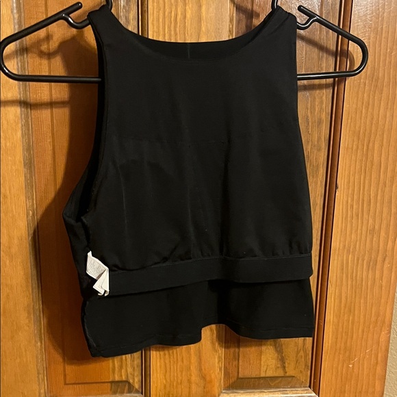 Old Navy Black Sleeveless Crop Top - Picture 4 of 5